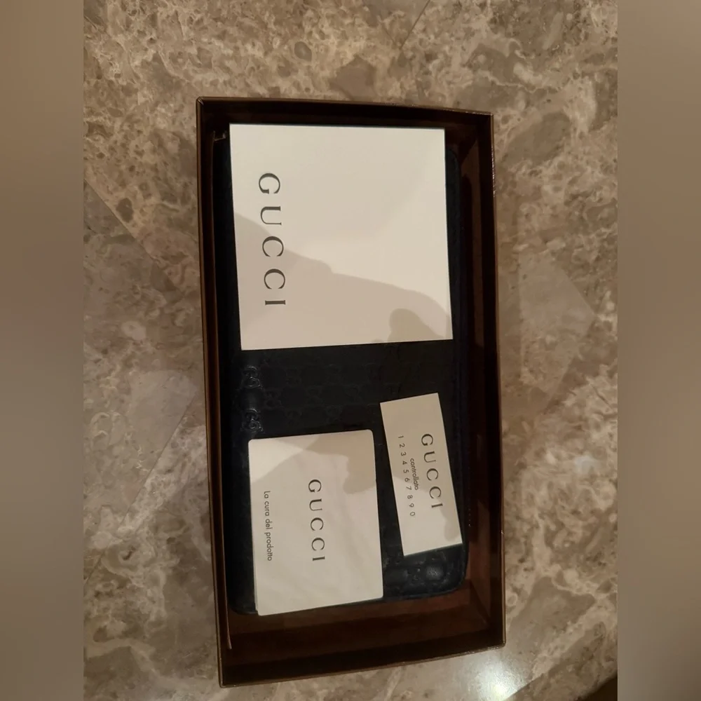♠️EUC♠️ Gucci Microguccissima Pattern Leather Wallet - Picture 8 of 14